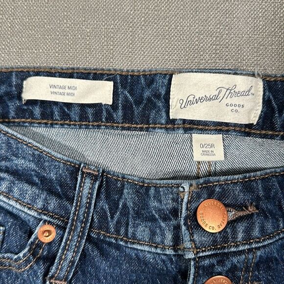 Universal Thread Jean Shorts Wm 0/25R Vintage Midi Dark Wash Cut Off Denim Jorts - Picture 3 of 8